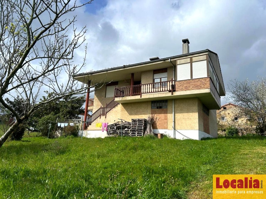 Imagen 2 de Chalet individual con garaje en venta en Reocín