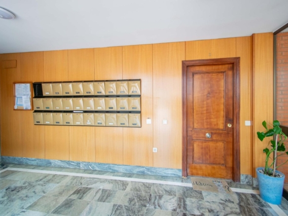 Imagen 2 de Vivienda VPO amplia y soleada en venta en Sevilla Este