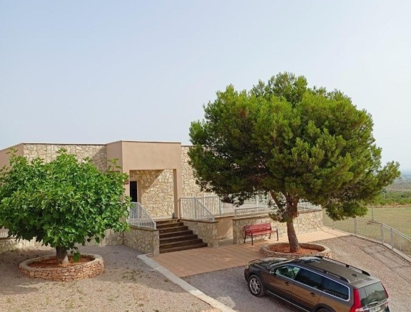 Imagen 3 de Un paraíso de paz y naturaleza: villa de 4 dormitorios con 45 000 m² de terreno