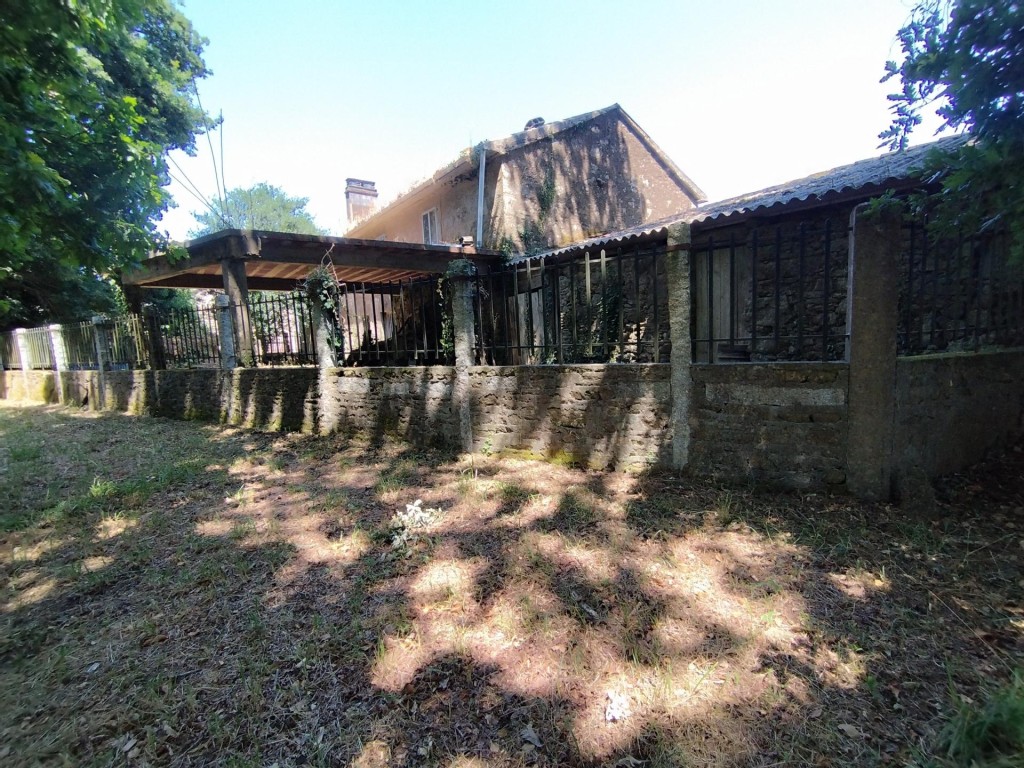 Imagen 2 de casa de piedra en venta