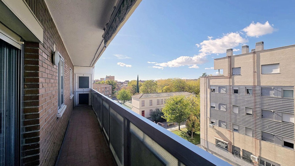 Imagen 3 de ¡ÚNICAMENTE PARA ESTUDIANTES OPORTUNIDAD DE ALQUILER! PISO DE TRES DORMITORIOS Y TERRAZA EN VILLA DE VALLECAS