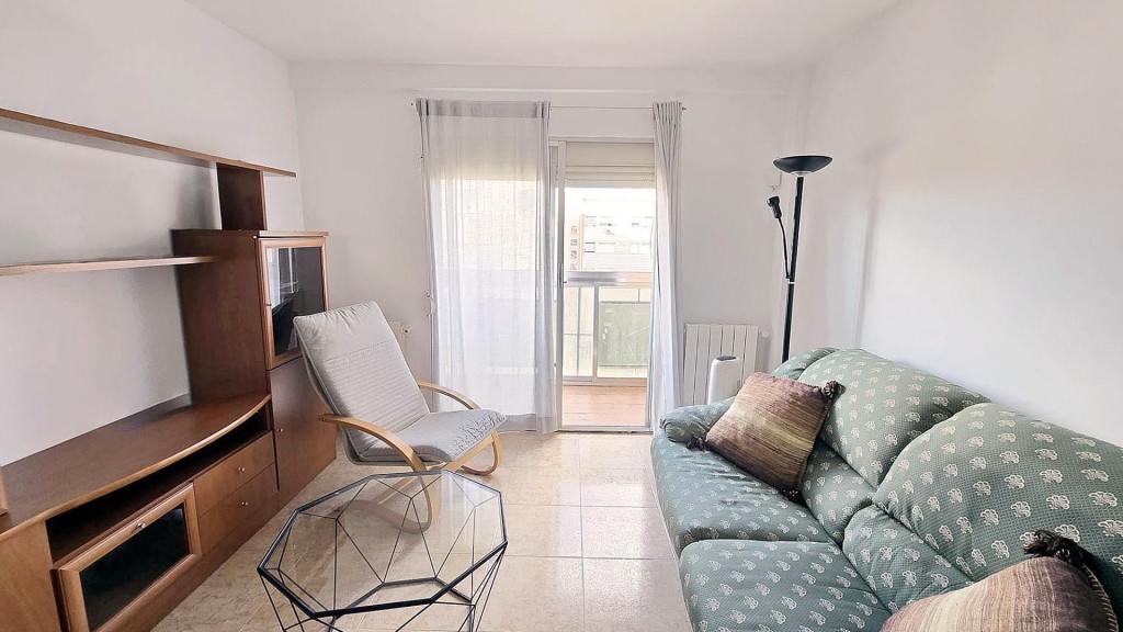Imagen 4 de ¡ÚNICAMENTE PARA ESTUDIANTES OPORTUNIDAD DE ALQUILER! PISO DE TRES DORMITORIOS Y TERRAZA EN VILLA DE VALLECAS