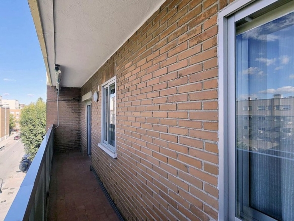 Imagen 1 de ¡ÚNICAMENTE PARA ESTUDIANTES OPORTUNIDAD DE ALQUILER! PISO DE TRES DORMITORIOS Y TERRAZA EN VILLA DE VALLECAS