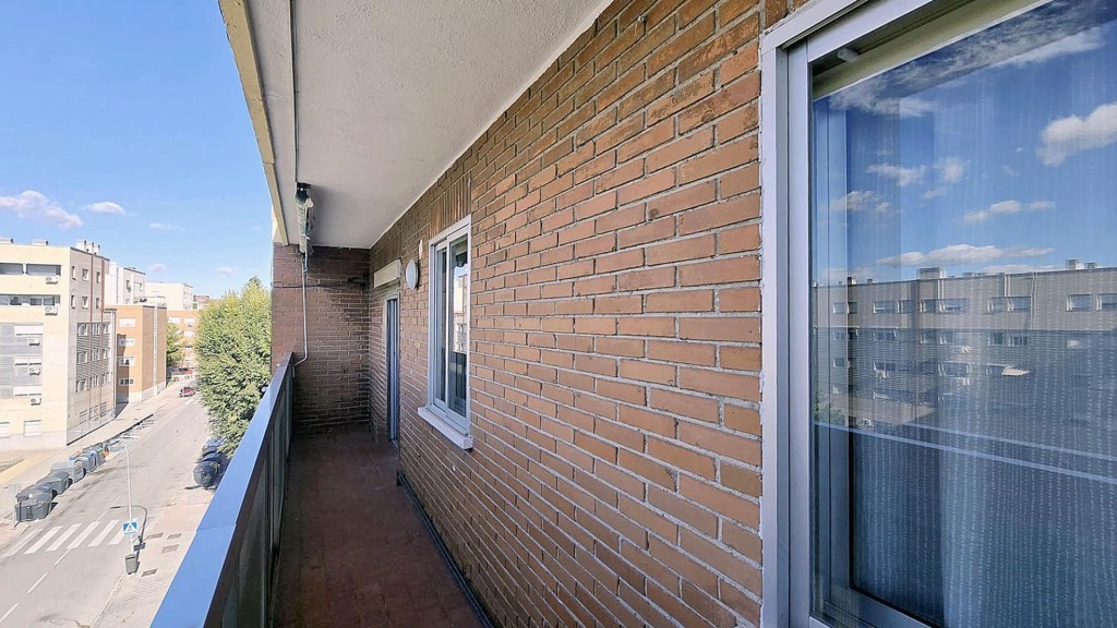 Imagen 1 de ¡ÚNICAMENTE PARA ESTUDIANTES OPORTUNIDAD DE ALQUILER! PISO DE TRES DORMITORIOS Y TERRAZA EN VILLA DE VALLECAS