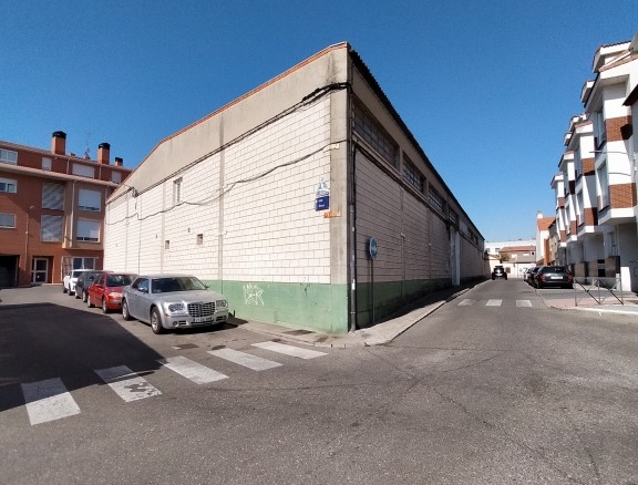 Imagen 3 de Nave industrial en Venta en Santovenia De Pisuerga Valladolid