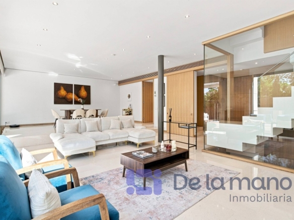 Imagen 2 de CHALET DE LUJO EN ZONA SEGURA Y EXCLUSIVA DE MADRID