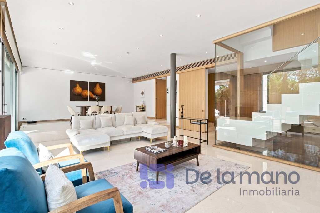 Imagen 2 de CHALET DE LUJO EN ZONA SEGURA Y EXCLUSIVA DE MADRID