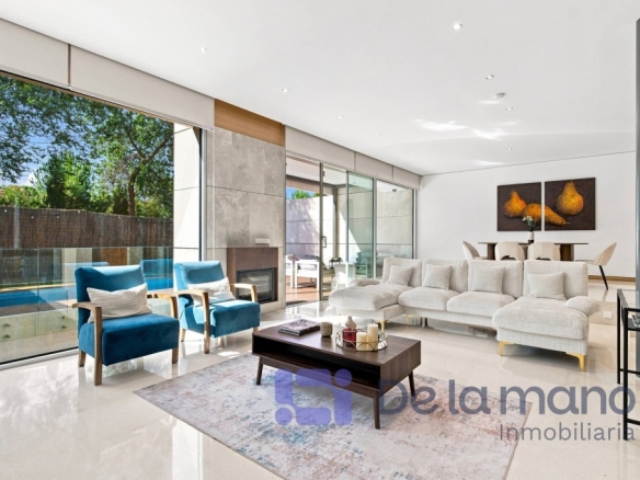 Imagen 1 de CHALET DE LUJO EN ZONA SEGURA Y EXCLUSIVA DE MADRID