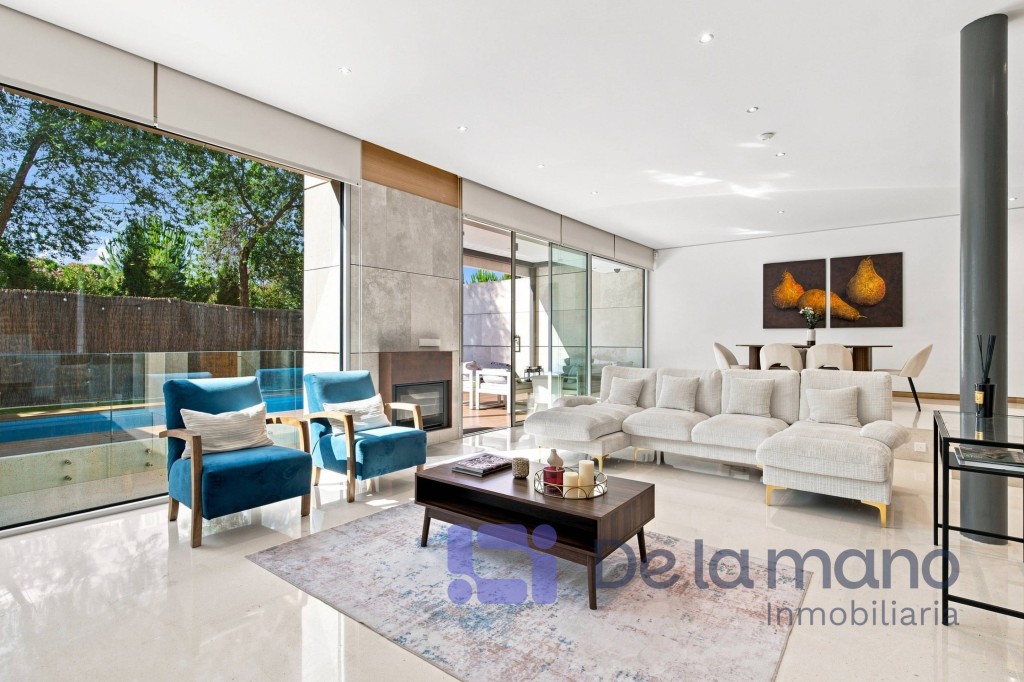 Imagen 1 de CHALET DE LUJO EN ZONA SEGURA Y EXCLUSIVA DE MADRID