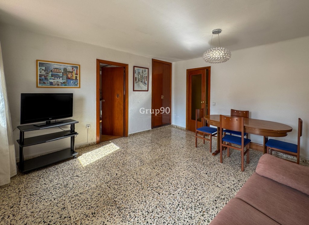 Imagen 3 de ¡Amplio dúplex de 3 habitaciones listo para entrar a vivir!