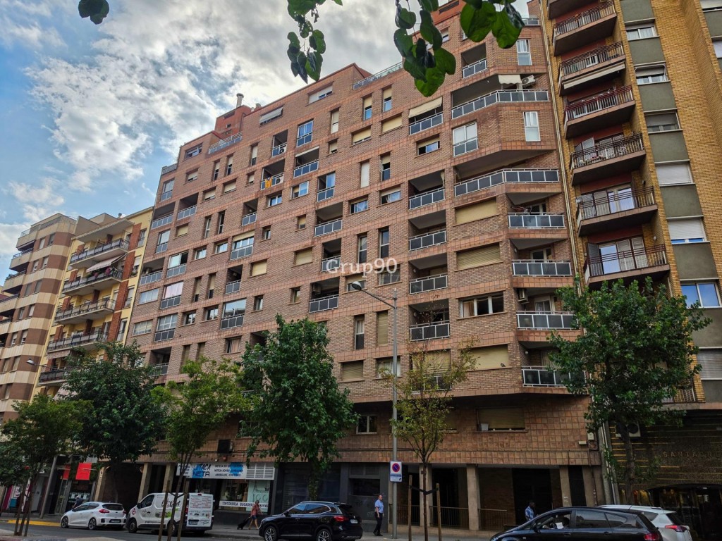Imagen 1 de ¡Amplio dúplex de 3 habitaciones listo para entrar a vivir!