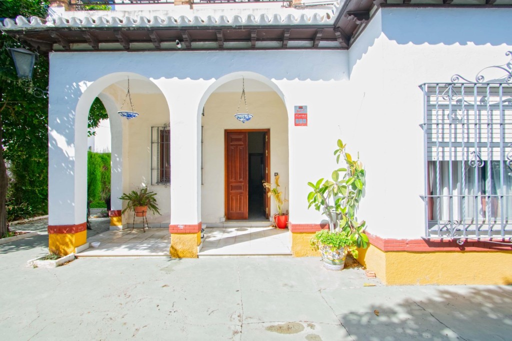 Imagen 2 de Exclusivo chalet independiente con apartamento privado en Heliópolis