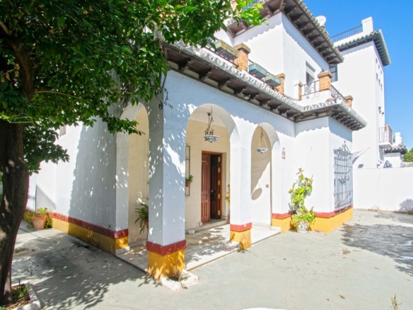Imagen 3 de Exclusivo chalet independiente con apartamento privado en Heliópolis