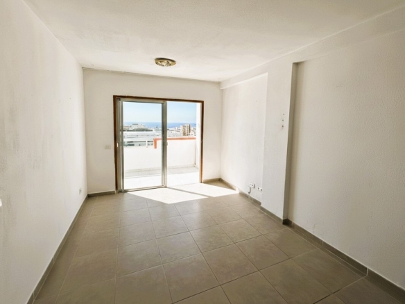 Imagen 2 de Acogedor apartamento con terraza y vistas al mar en Playa de las Américas