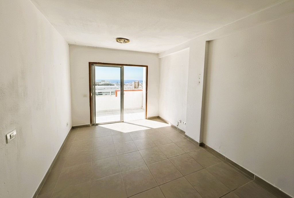 Imagen 2 de Acogedor apartamento con terraza y vistas al mar en Playa de las Américas