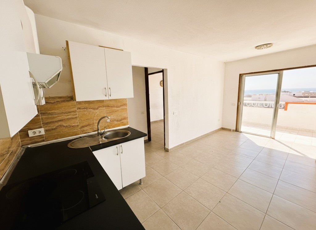 Imagen 4 de Acogedor apartamento con terraza y vistas al mar en Playa de las Américas