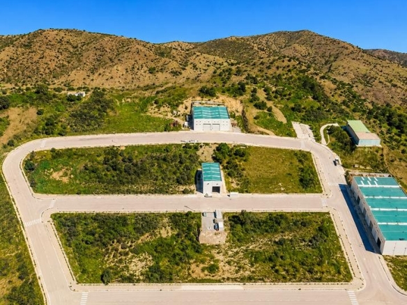 Imagen 4 de VENTA DE TERRENO INDUSTRIAL EDIFICABLE DE 300 M² EN P.I. LOS PEDREGALES