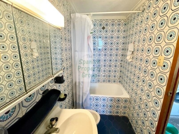 con 3 dormitorios y 1 baño
