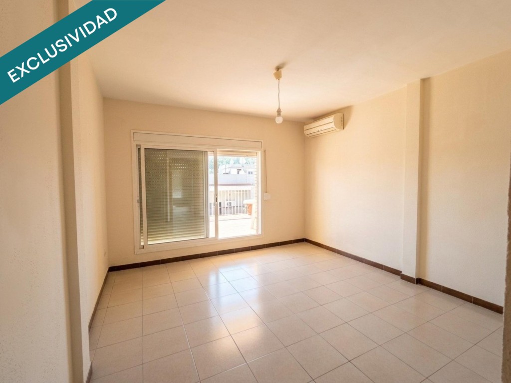 Imagen 2 de Ático luminoso de 2 habitaciones y terraza de 20 m²