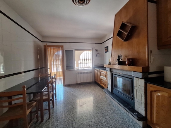 Imagen 3 de Gran casa de pueblo con finca privada en el corazón de Oria