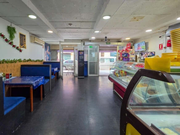 Imagen 2 de ¡Oportunidad para inversores en Lleida! Local comercial en rentabilidad en Av. Pi i Margall