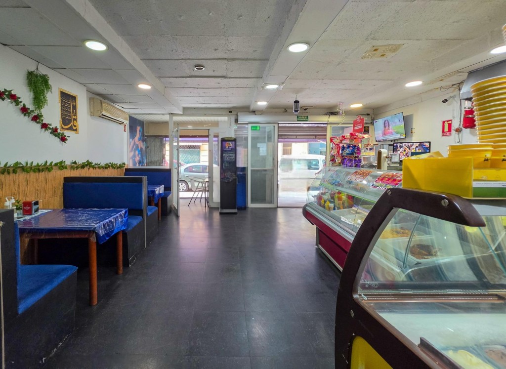 Imagen 2 de ¡Oportunidad para inversores en Lleida! Local comercial en rentabilidad en Av. Pi i Margall