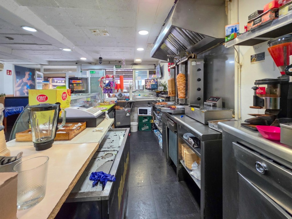 Imagen 4 de ¡Oportunidad para inversores en Lleida! Local comercial en rentabilidad en Av. Pi i Margall
