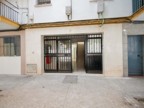 Imagen 2 de Amplio piso de 4 dormitorios con ascensor en El Plantinar