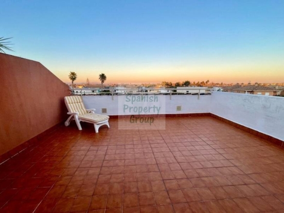 de 150m2 con 3 dormitorios y 3 baños con plaza de garaje