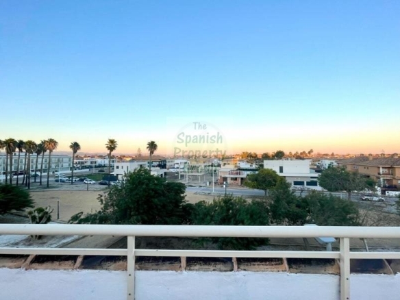 de 150m2 con 3 dormitorios y 3 baños con plaza de garaje