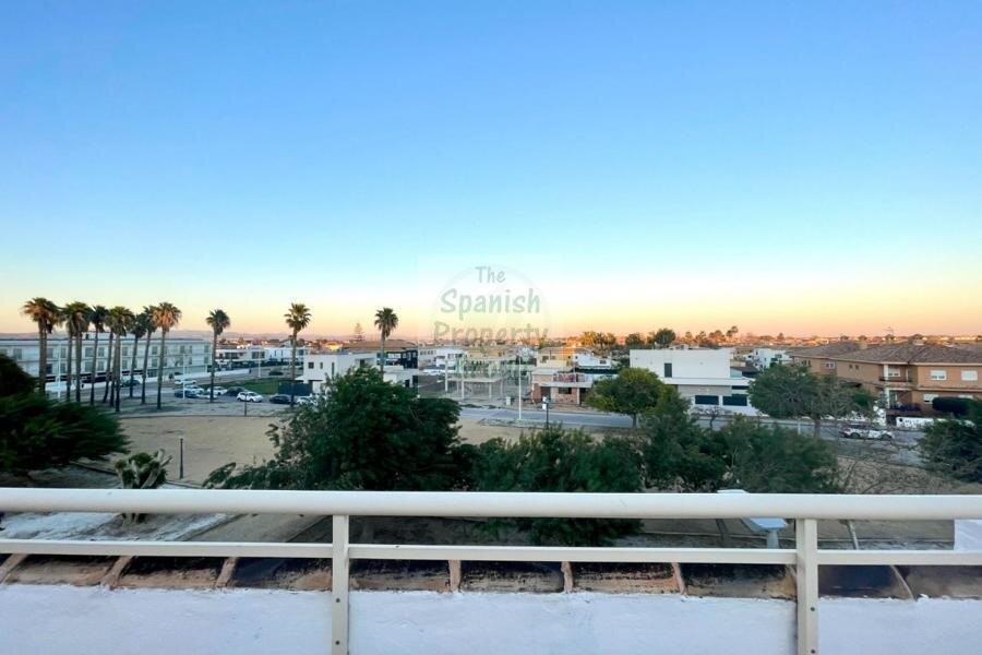 de 150m2 con 3 dormitorios y 3 baños con plaza de garaje