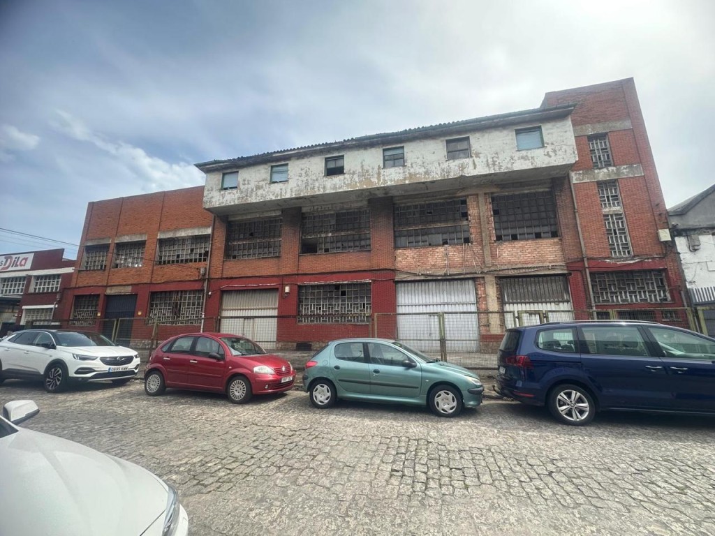 Imagen 3 de Nave industrial 2240m2 para reformar en Maliaño