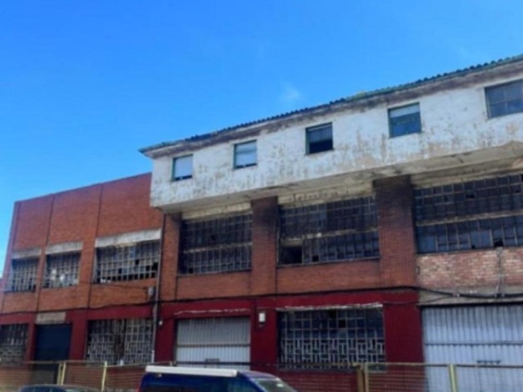 Imagen 4 de Nave industrial 2240m2 para reformar en Maliaño