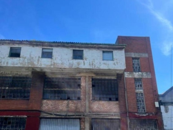 Imagen 1 de Nave industrial 2240m2 para reformar en Maliaño