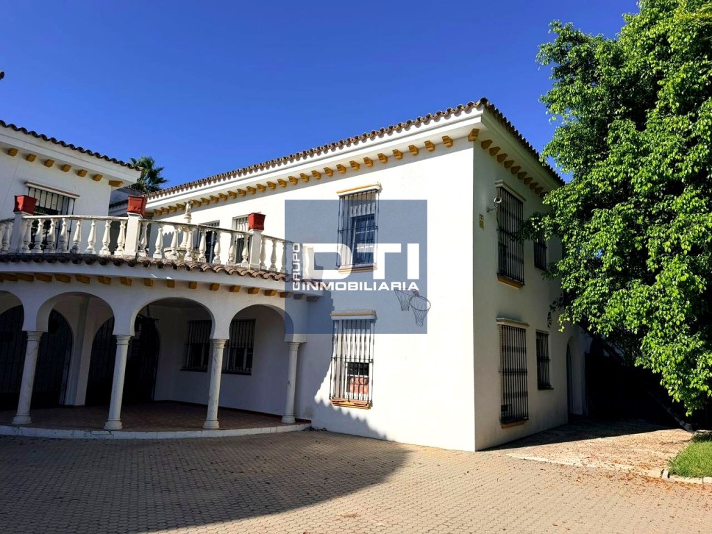 Imagen 2 de ESPECTACULAR FINCA CON 6 VIVIENDAS