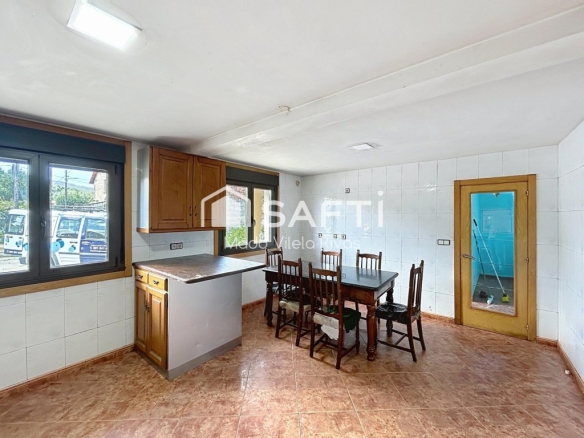 Imagen 2 de Se vende casa con mucho espacio