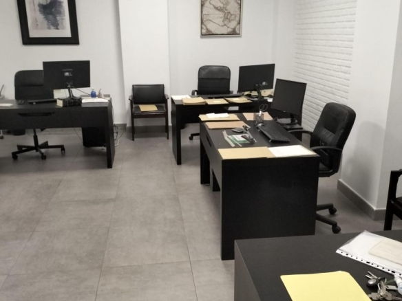 Imagen 2 de Estupendo local comercial en El Arenal!!
