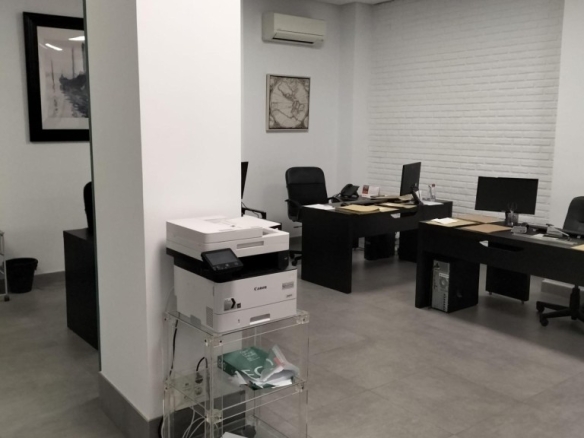 Imagen 3 de Estupendo local comercial en El Arenal!!