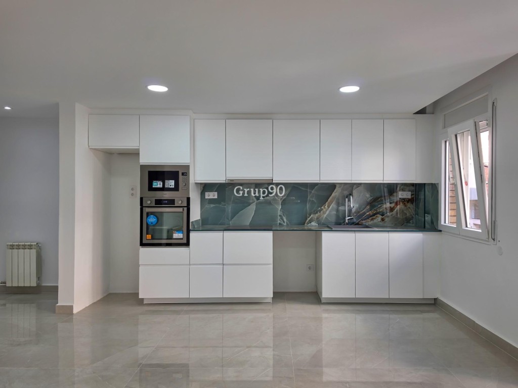 Imagen 2 de ¡A estrenar! Piso de 102 m2 totalmente reformado en Calle Pica d'Estats