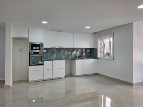 Imagen 4 de ¡A estrenar! Piso de 102 m2 totalmente reformado en Calle Pica d'Estats