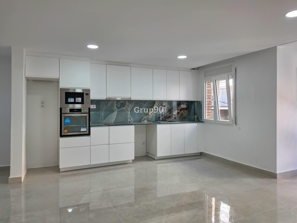 Imagen 4 de ¡A estrenar! Piso de 102 m2 totalmente reformado en Calle Pica d'Estats
