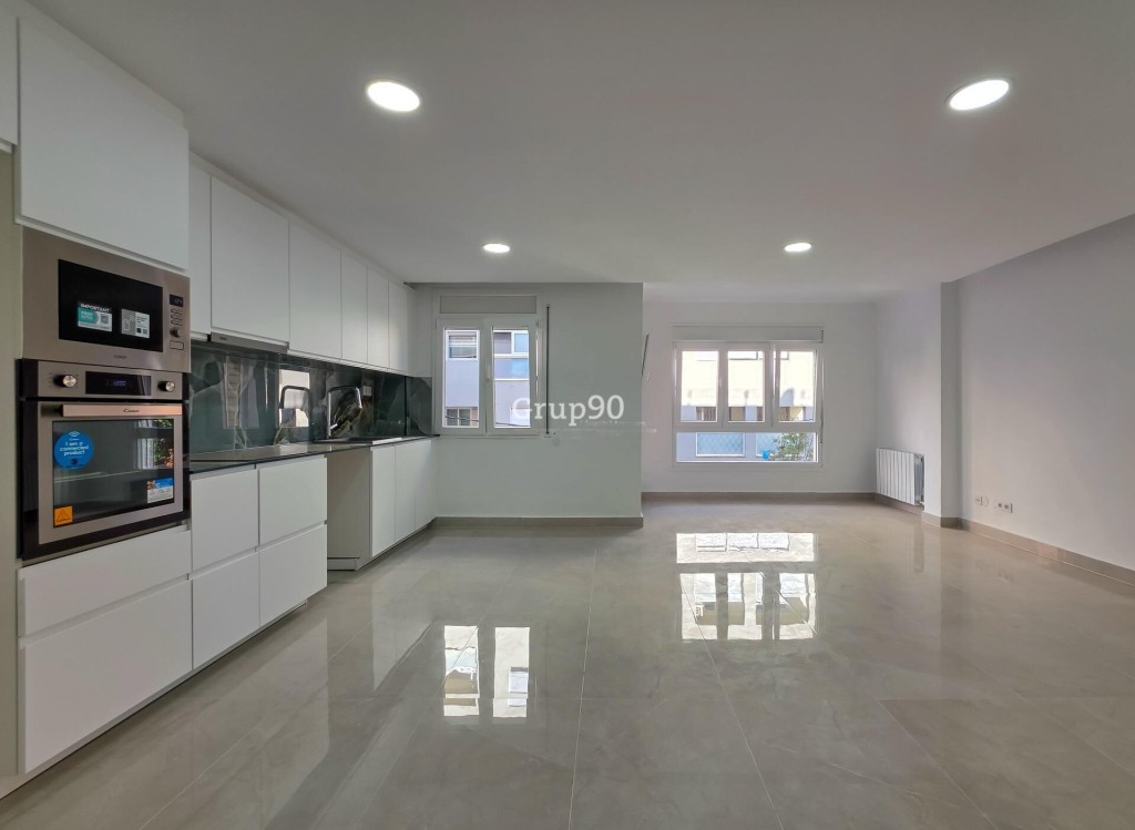 Imagen 1 de ¡A estrenar! Piso de 102 m2 totalmente reformado en Calle Pica d'Estats