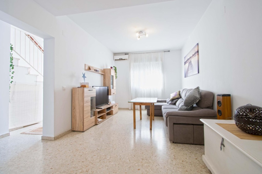 Imagen 2 de Bonita vivienda adosada de VPO en Bormujos