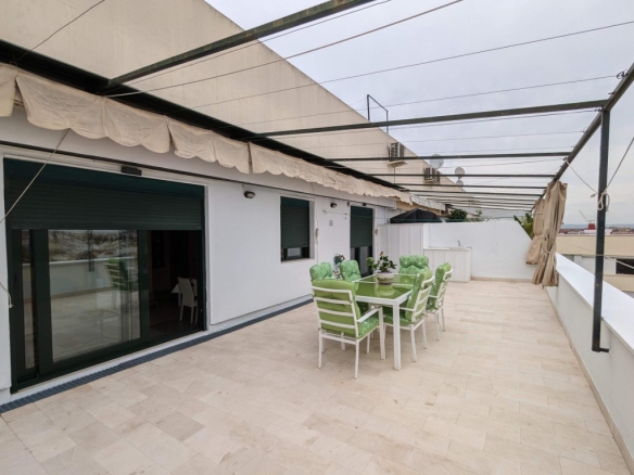 Imagen 1 de Espectacular apartamento con fantástica terraza en pleno corazón de Sevilla
