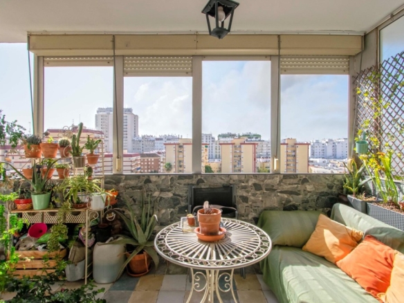 Imagen 2 de Espectacular vivienda con terraza junto República Argentina!!!