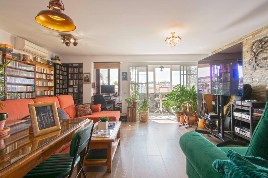 Imagen 3 de Espectacular vivienda con terraza junto República Argentina!!!