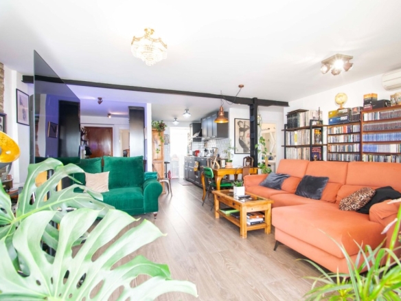 Imagen 4 de Espectacular vivienda con terraza junto República Argentina!!!