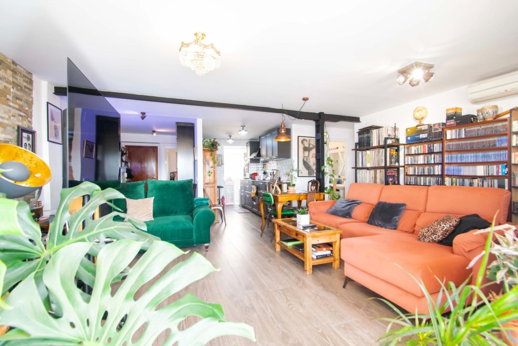 Imagen 4 de Espectacular vivienda con terraza junto República Argentina!!!