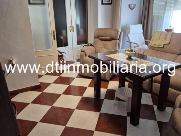 Imagen 1 de SE VENDE ESTUPENDO PISO LA PALMA DEL CONDADO