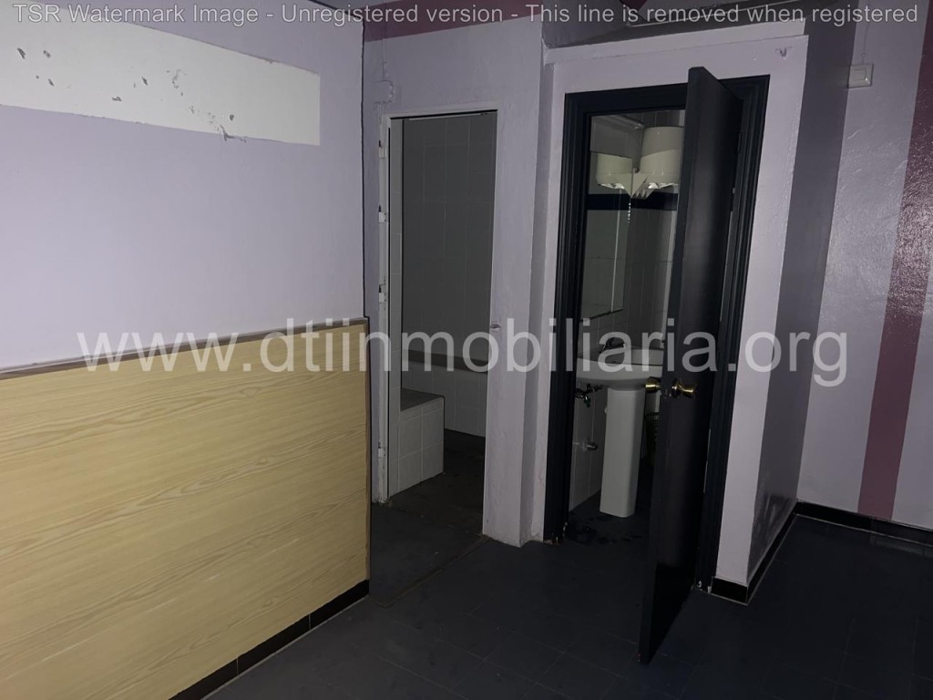 Imagen 4 de GRAN NAVE EN EL PUEBLO